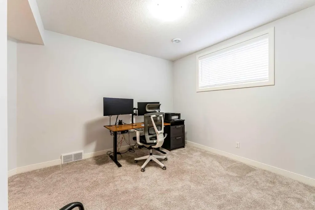 54 Evansfield Green NW Calgary AB T3P 1J9