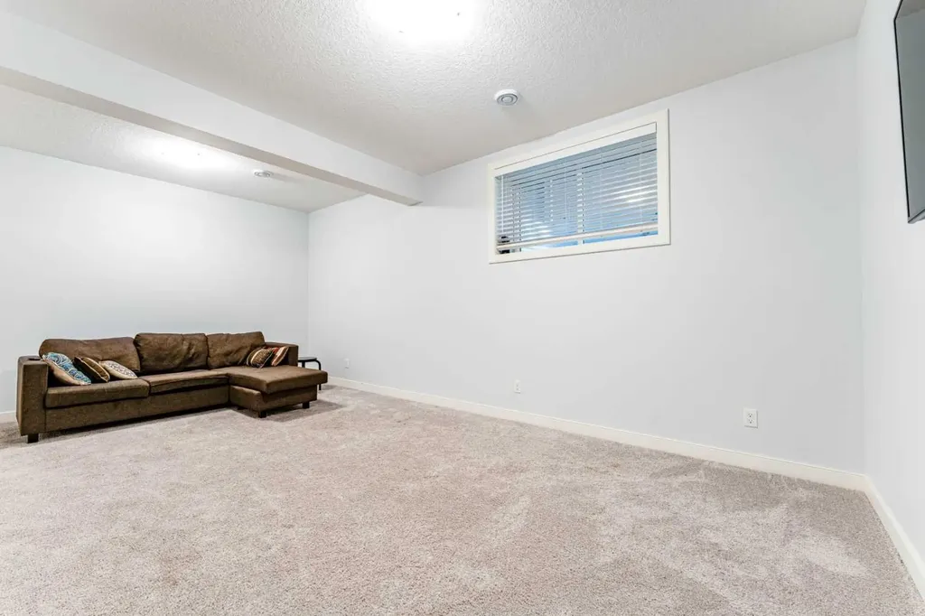 54 Evansfield Green NW Calgary AB T3P 1J9