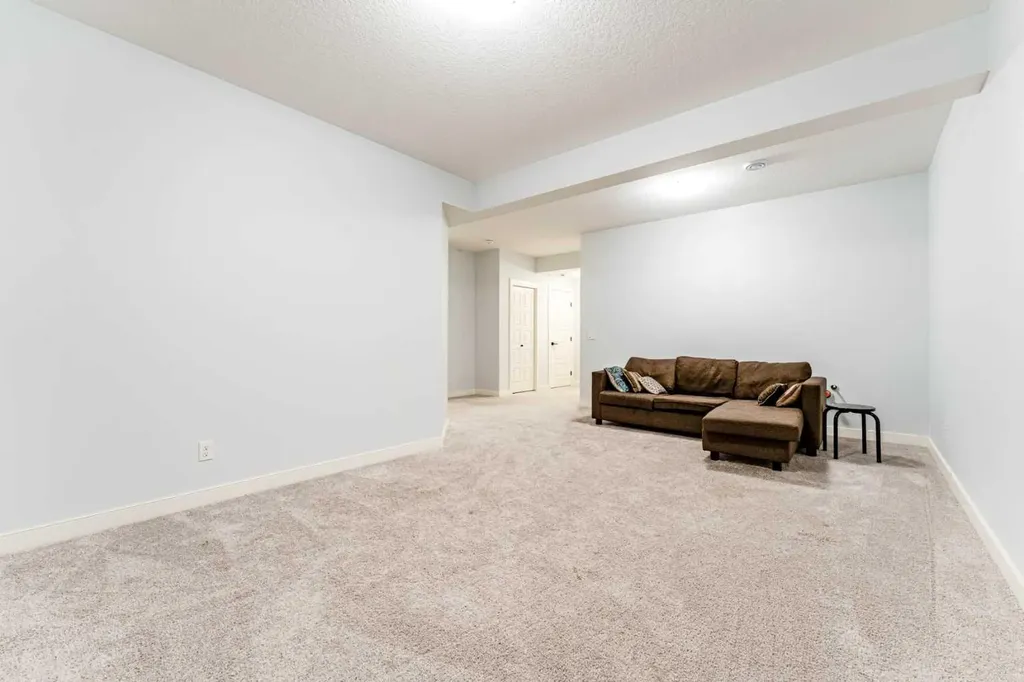 54 Evansfield Green NW Calgary AB T3P 1J9