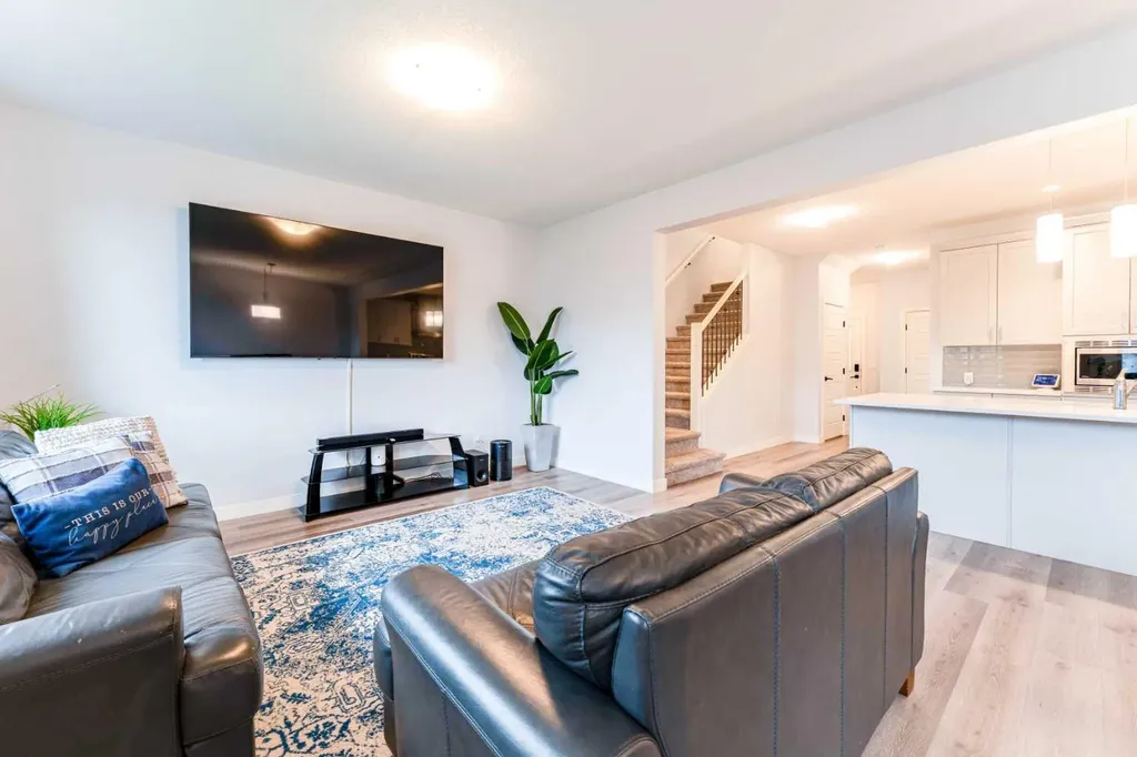 54 Evansfield Green NW Calgary AB T3P 1J9