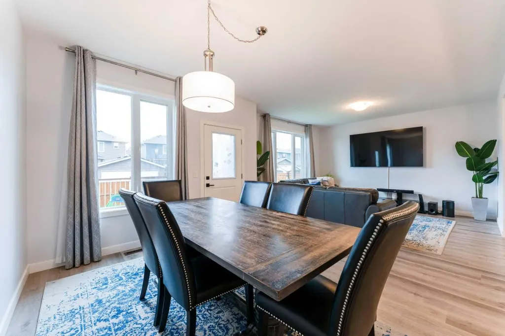54 Evansfield Green NW Calgary AB T3P 1J9