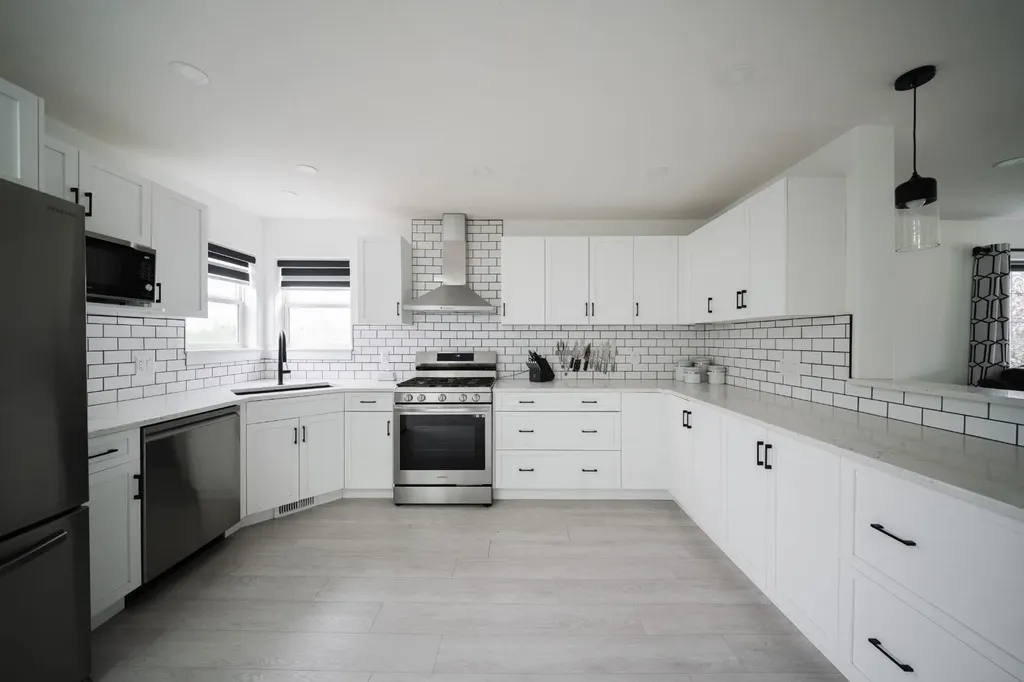 604 Athabasca Avenue Fort Mcmurray AB T9J 1H8