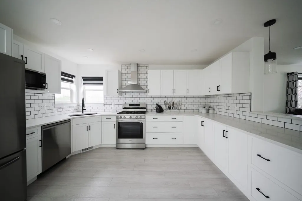 604 Athabasca Avenue Fort Mcmurray AB T9J 1H8
