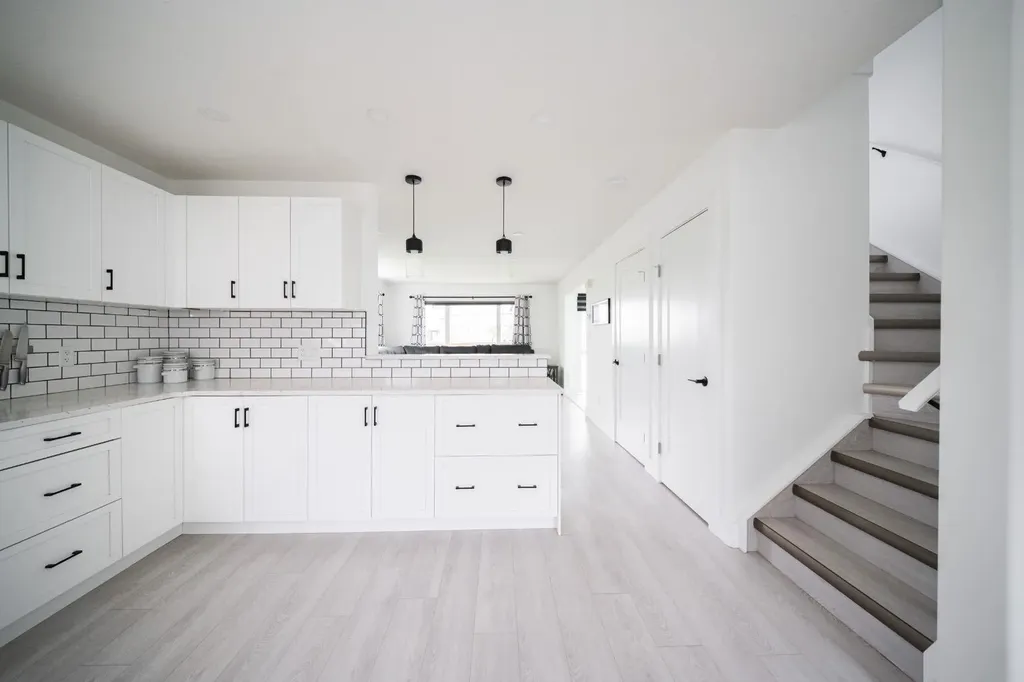604 Athabasca Avenue Fort Mcmurray AB T9J 1H8