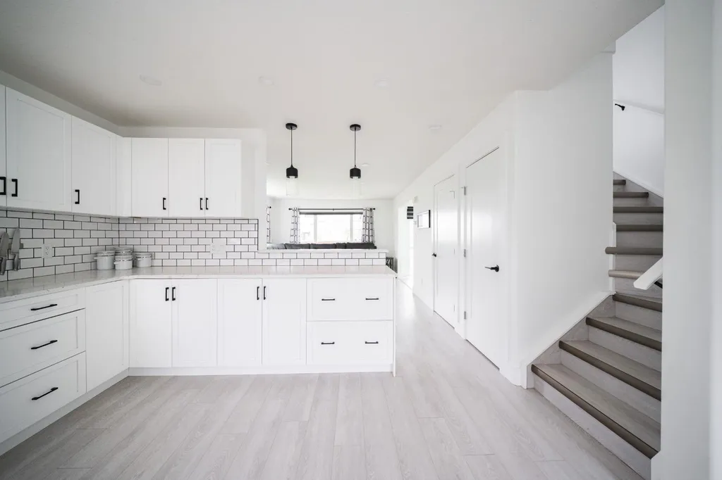 604 Athabasca Avenue Fort Mcmurray AB T9J 1H8