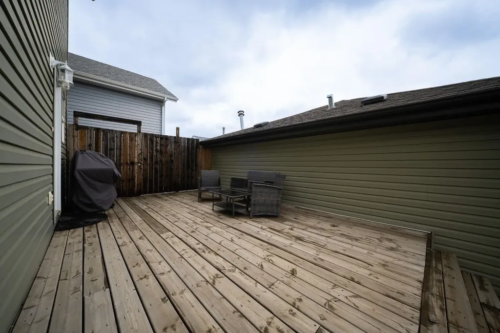 604 Athabasca Avenue Fort Mcmurray AB T9J 1H8