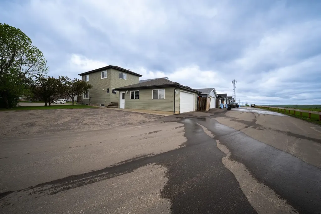604 Athabasca Avenue Fort Mcmurray AB T9J 1H8
