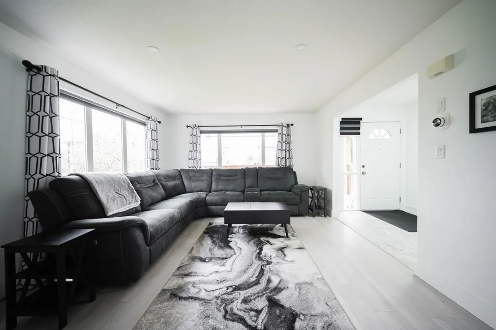 604 Athabasca Avenue Fort Mcmurray AB T9J 1H8