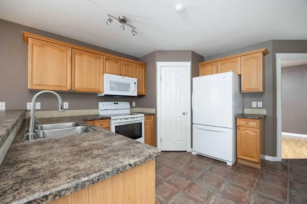 148 Fox Crescent Fort Mcmurray AB T9K 0C1