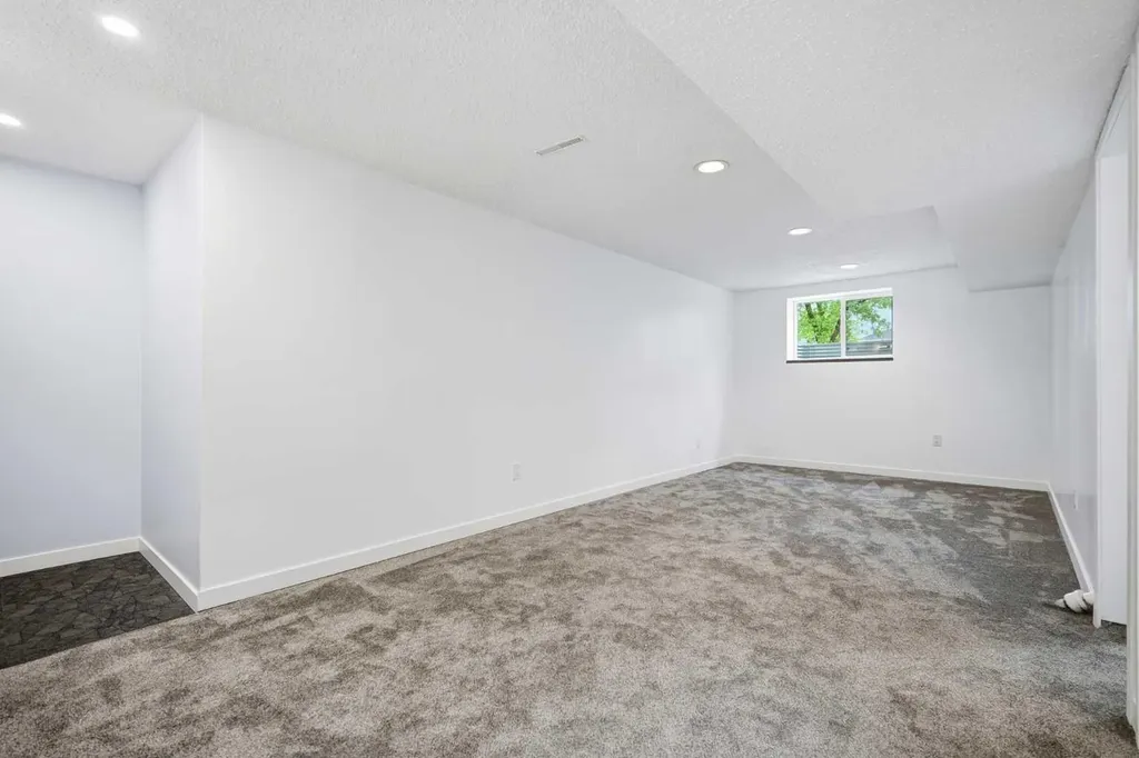1040 16 Street NE Calgary AB T2E 4S8
