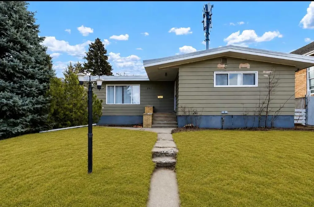 261 9 Street SW Medicine Hat AB T1A 4N8