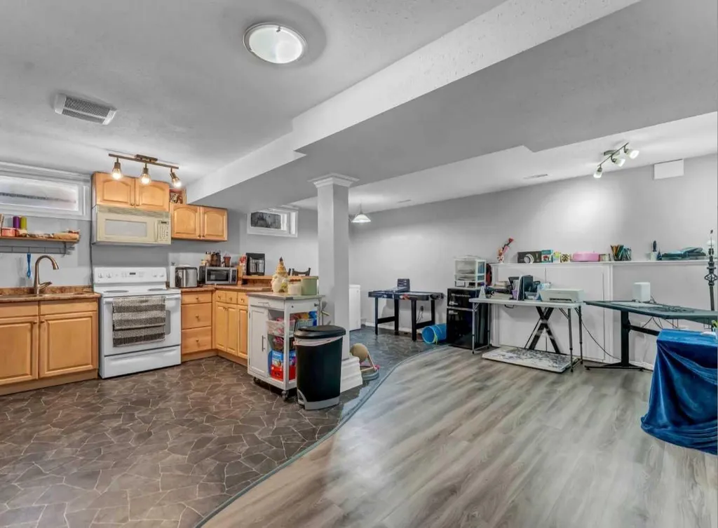261 9 Street SW Medicine Hat AB T1A 4N8