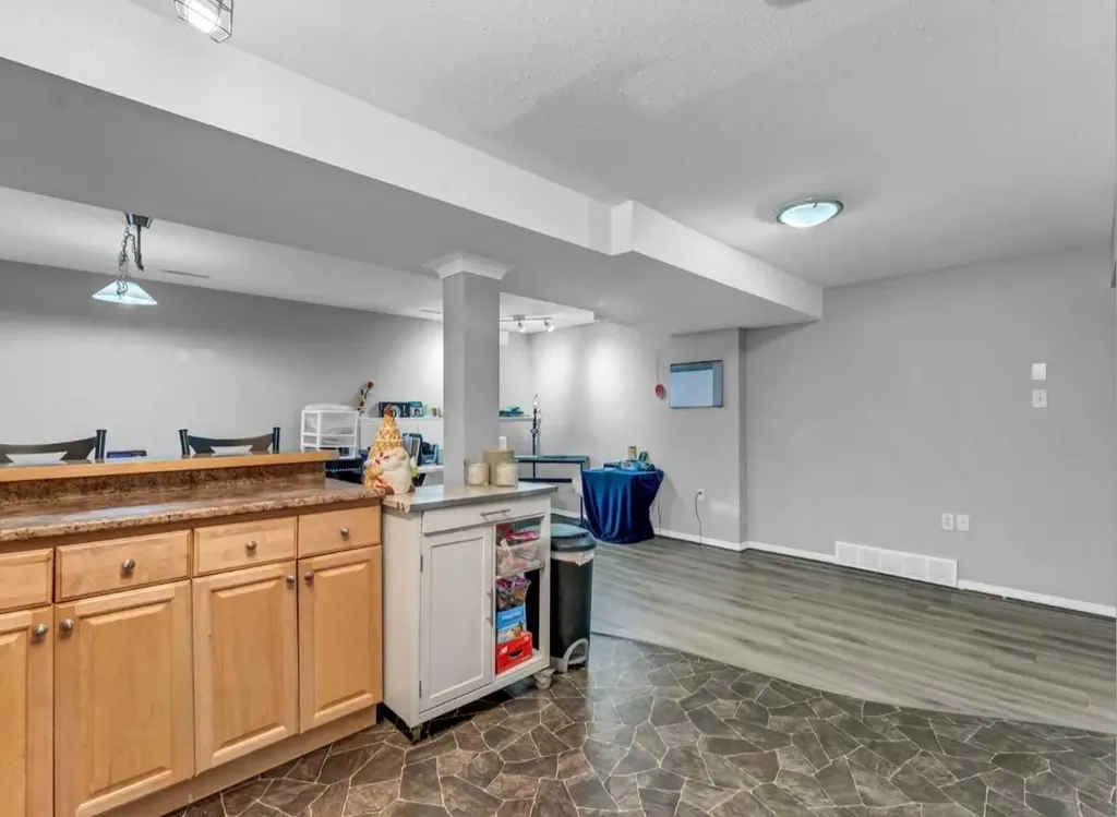 261 9 Street SW Medicine Hat AB T1A 4N8