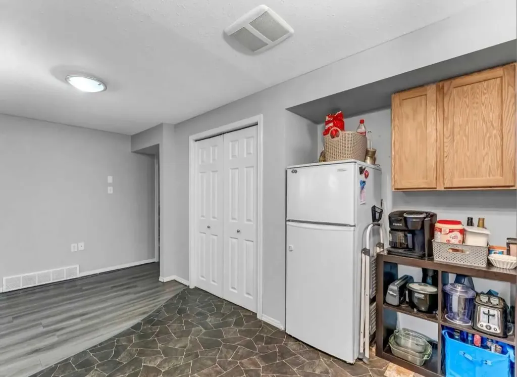 261 9 Street SW Medicine Hat AB T1A 4N8