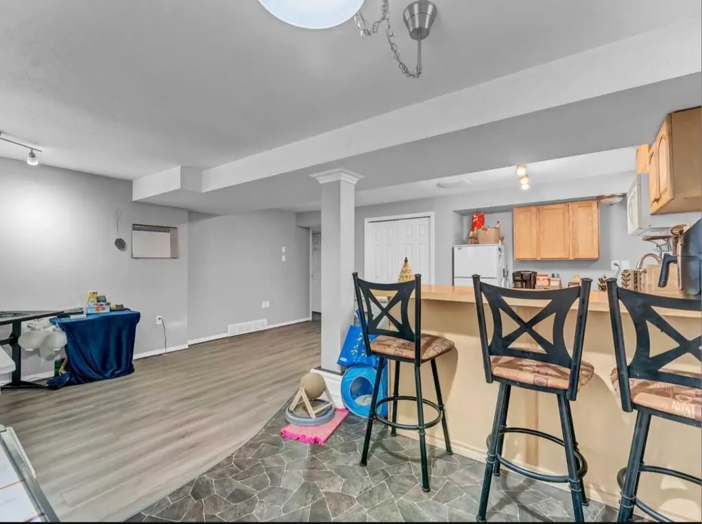 261 9 Street SW Medicine Hat AB T1A 4N8