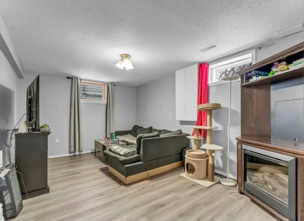 261 9 Street SW Medicine Hat AB T1A 4N8