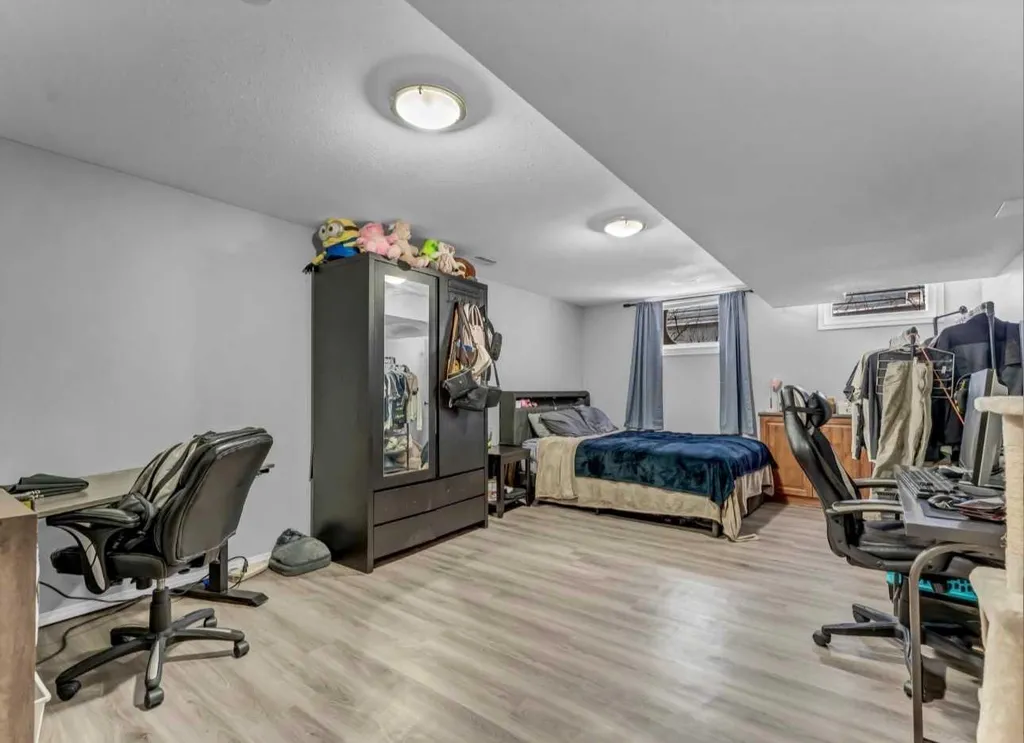 261 9 Street SW Medicine Hat AB T1A 4N8
