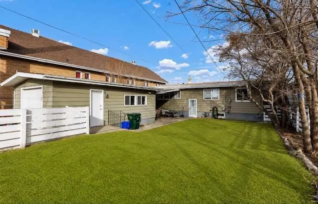 261 9 Street SW Medicine Hat AB T1A 4N8