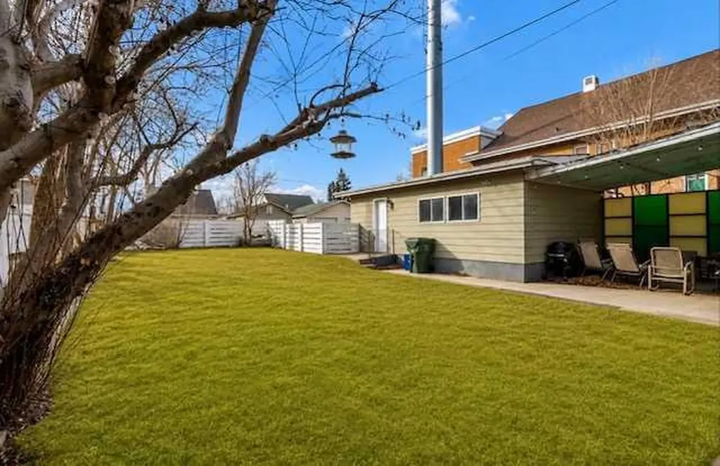 261 9 Street SW Medicine Hat AB T1A 4N8