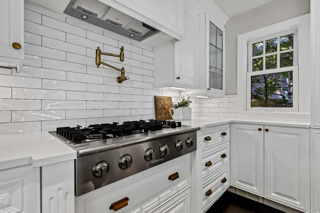628 Elbow Drive SW Calgary AB T2S 2H7
