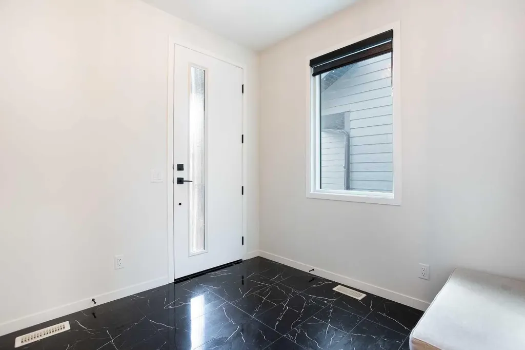 206 Rowley Way NW Calgary AB T3L0G7