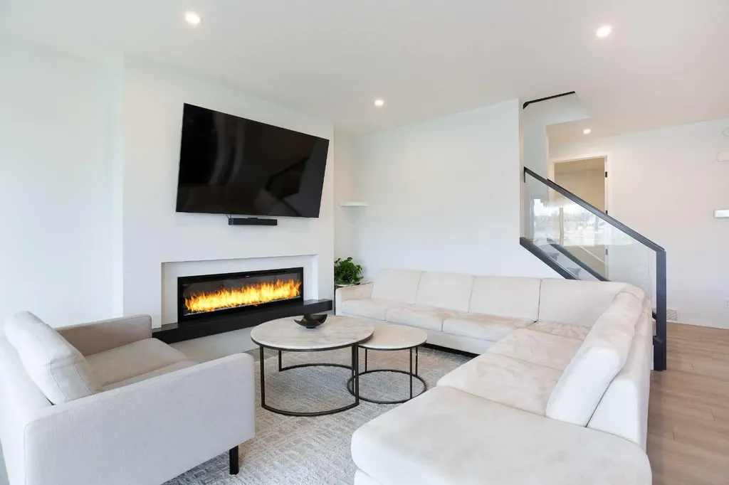 206 Rowley Way NW Calgary AB T3L0G7