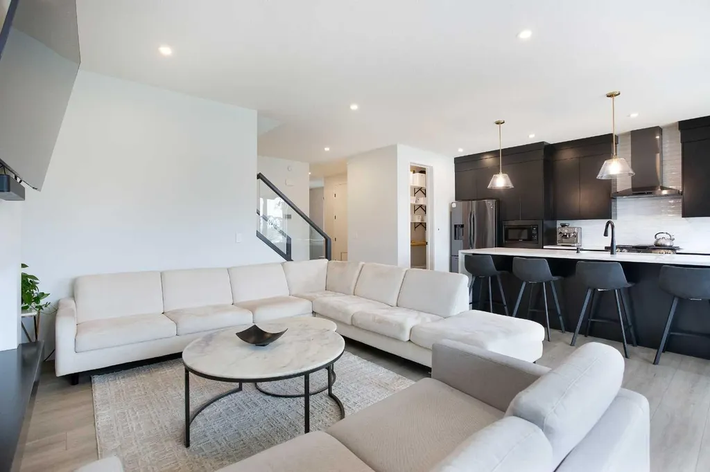 206 Rowley Way NW Calgary AB T3L0G7