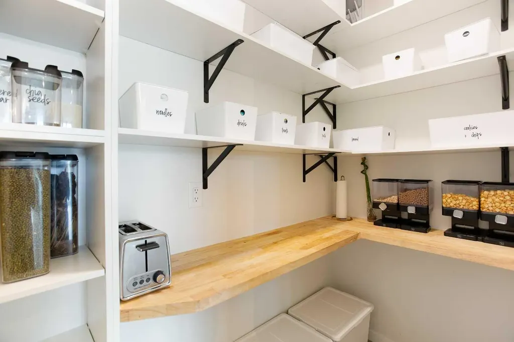 206 Rowley Way NW Calgary AB T3L0G7