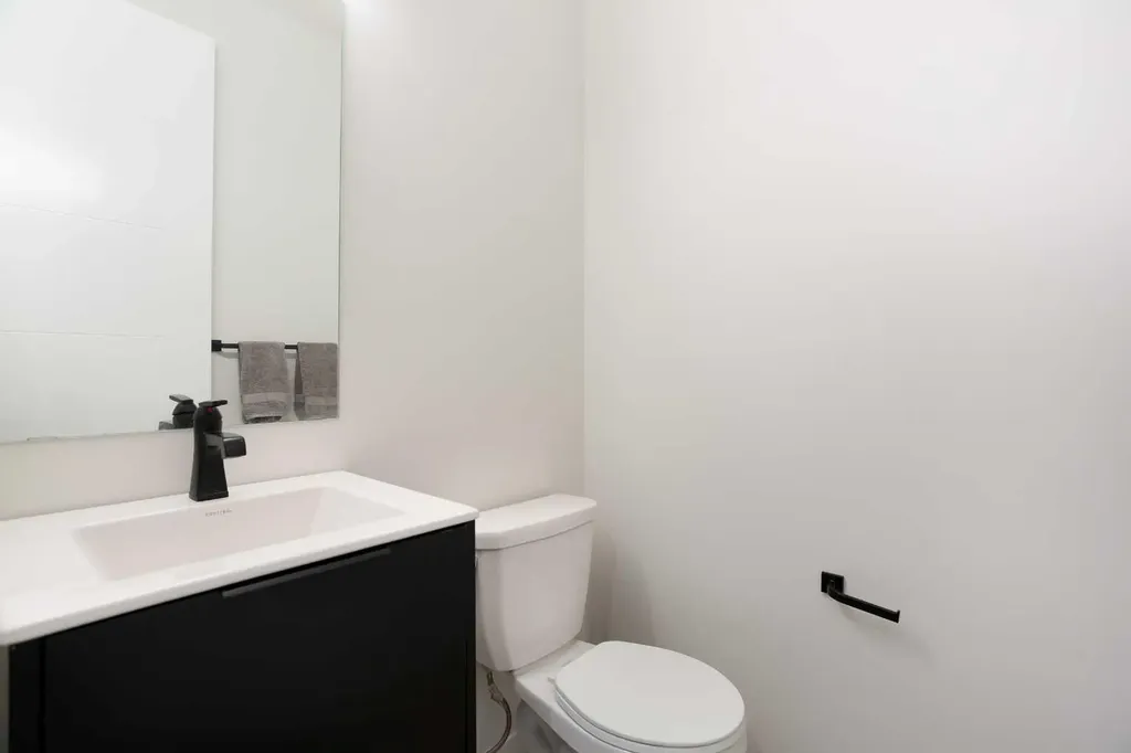 206 Rowley Way NW Calgary AB T3L0G7