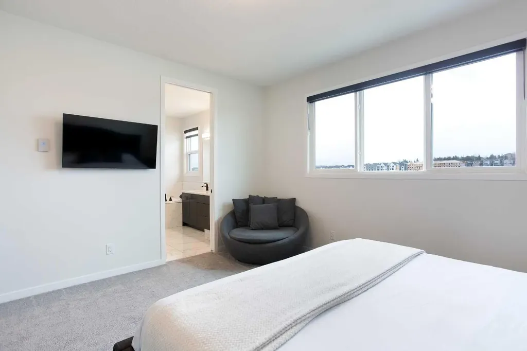 206 Rowley Way NW Calgary AB T3L0G7