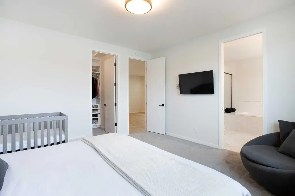 206 Rowley Way NW Calgary AB T3L0G7