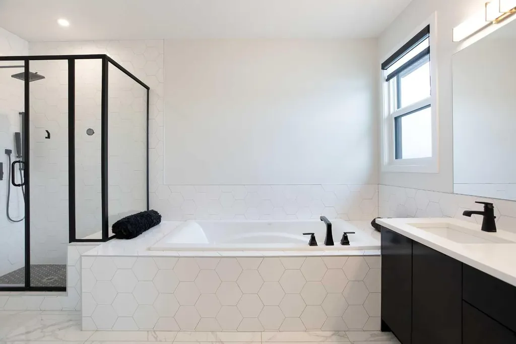 206 Rowley Way NW Calgary AB T3L0G7