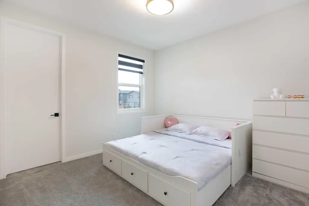206 Rowley Way NW Calgary AB T3L0G7