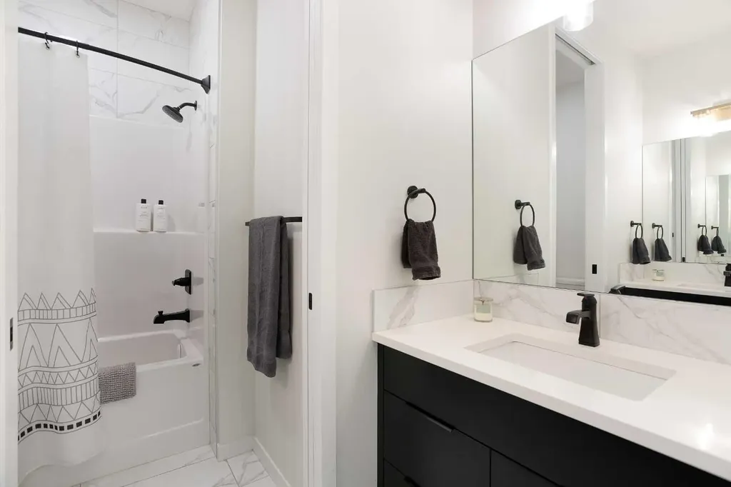206 Rowley Way NW Calgary AB T3L0G7