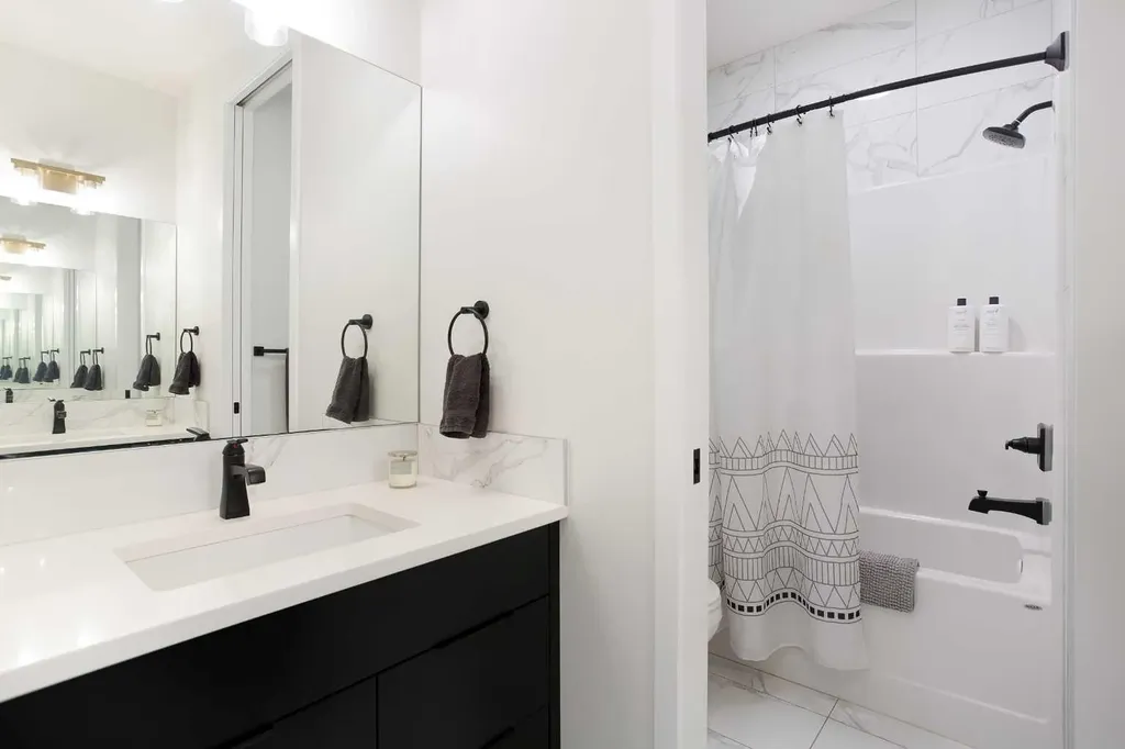 206 Rowley Way NW Calgary AB T3L0G7