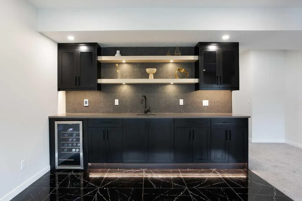 206 Rowley Way NW Calgary AB T3L0G7