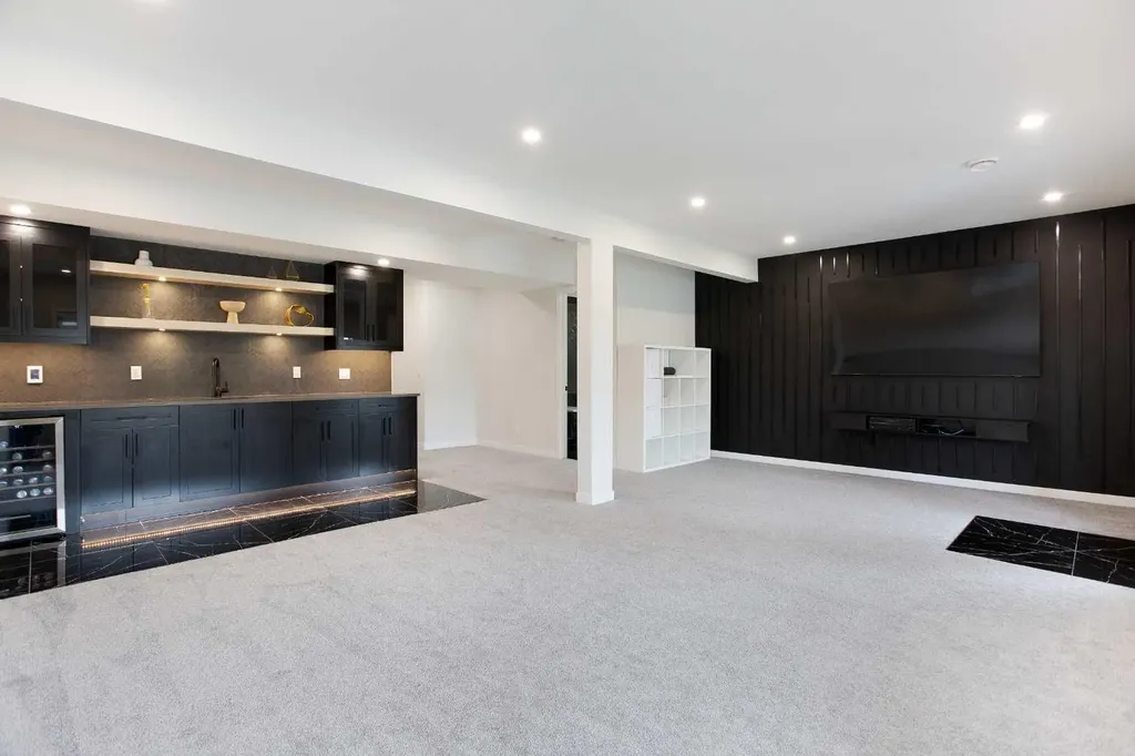 206 Rowley Way NW Calgary AB T3L0G7