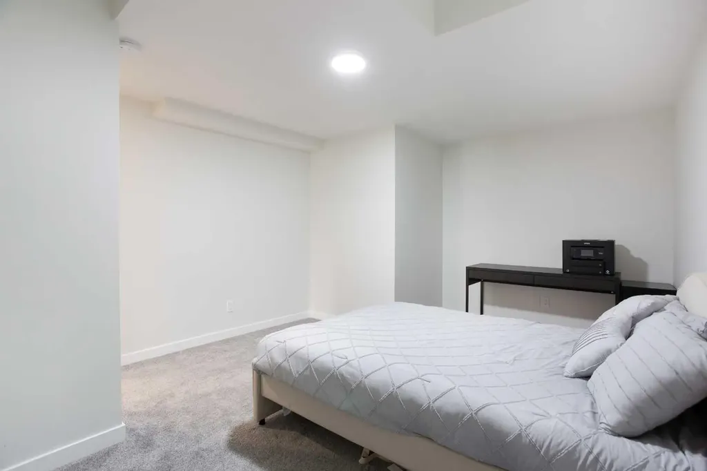 206 Rowley Way NW Calgary AB T3L0G7