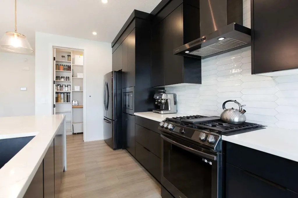 206 Rowley Way NW Calgary AB T3L0G7