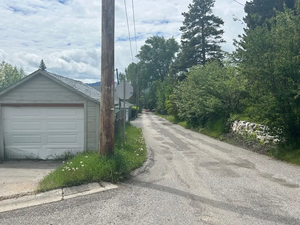 20602 25 Avenue Bellevue AB T0K 0C0