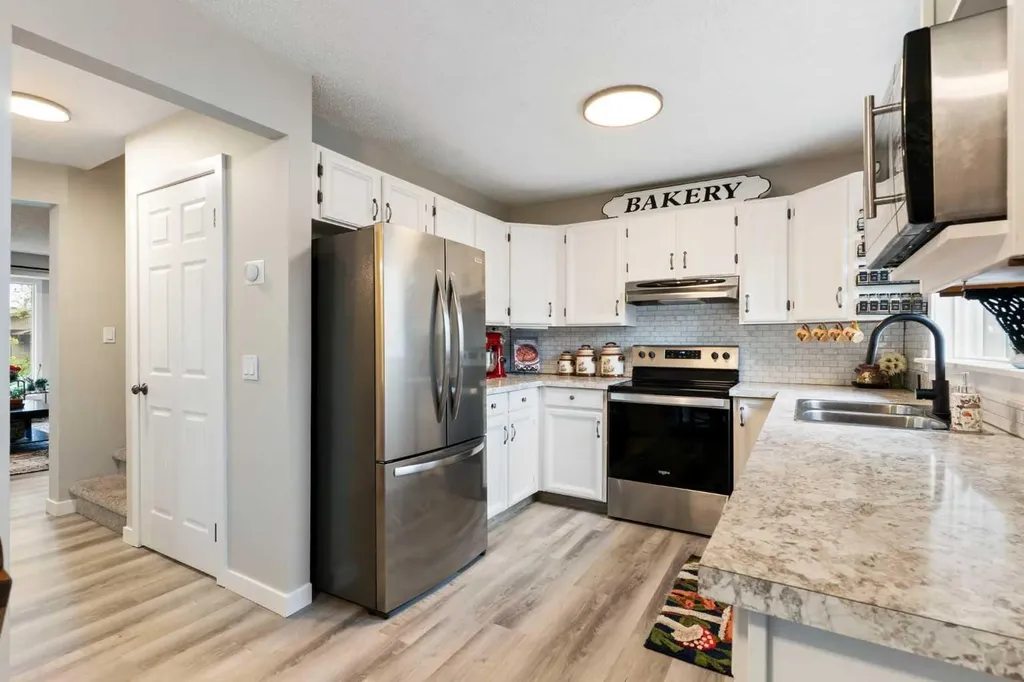 25 Bermuda Place Calgary AB T3K1H4