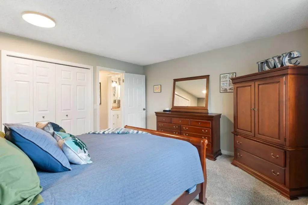 25 Bermuda Place Calgary AB T3K1H4