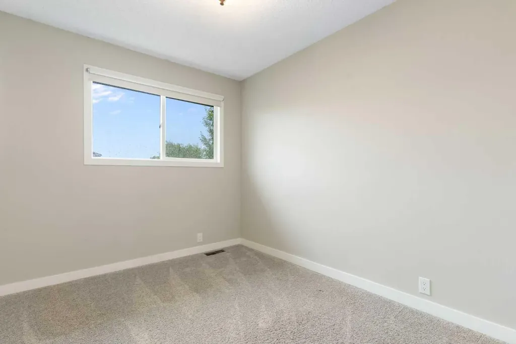 25 Bermuda Place Calgary AB T3K1H4