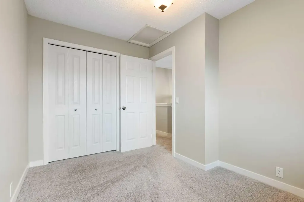25 Bermuda Place Calgary AB T3K1H4