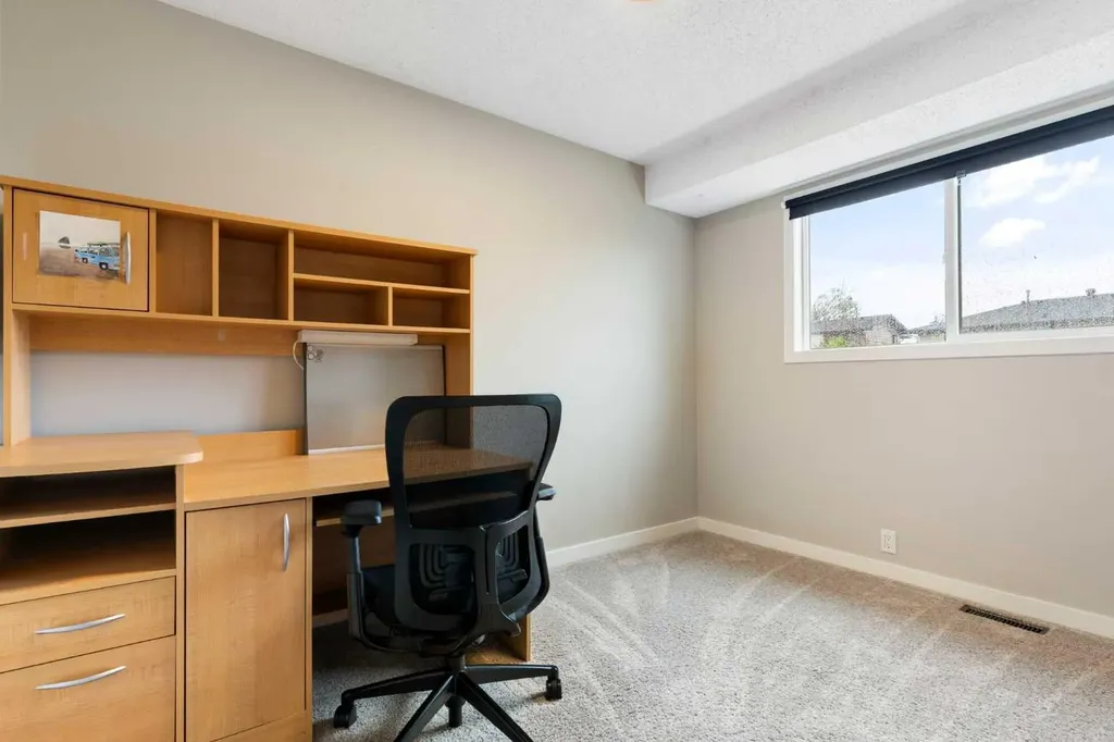 25 Bermuda Place Calgary AB T3K1H4