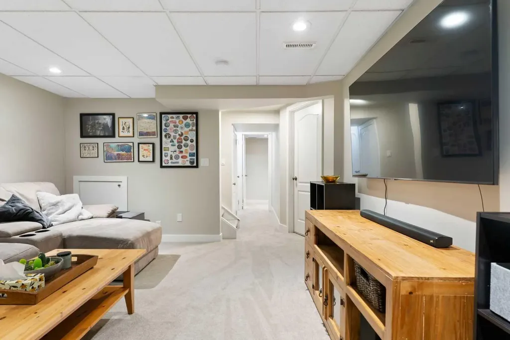 25 Bermuda Place Calgary AB T3K1H4