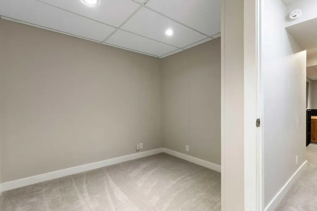 25 Bermuda Place Calgary AB T3K1H4