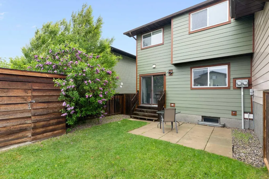 25 Bermuda Place Calgary AB T3K1H4