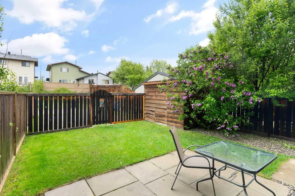 25 Bermuda Place Calgary AB T3K1H4