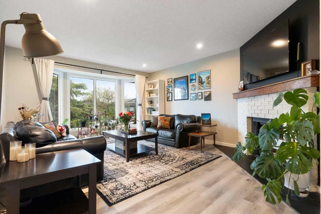 25 Bermuda Place Calgary AB T3K1H4